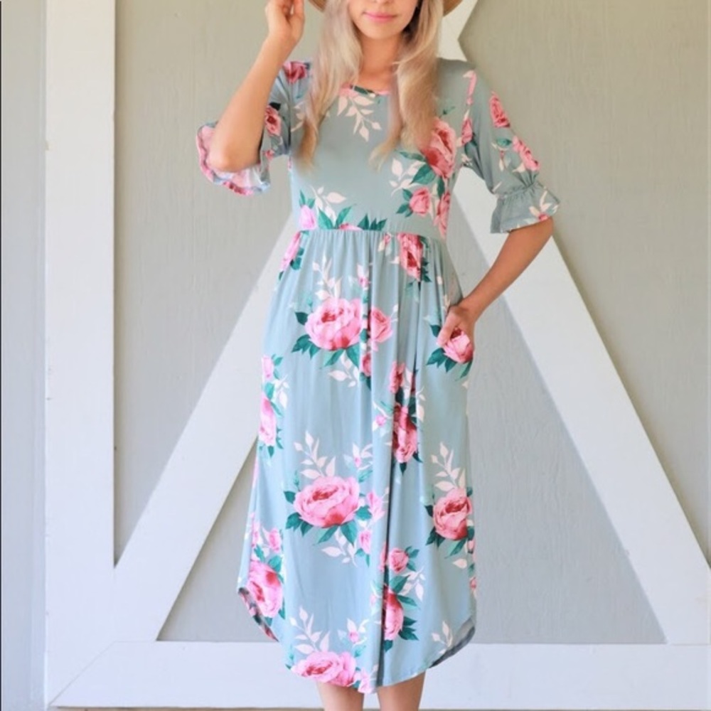 🌸Floral Rose Maxi Dress In Powder Blue🌸